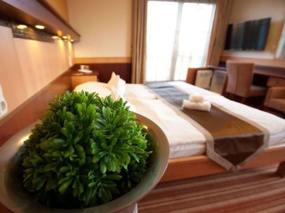Xavin Wellness Hotel & Restaurant Harkány Extérieur photo